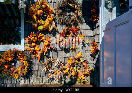 Couronne d'automne Décoration de mur en bois Banque D'Images