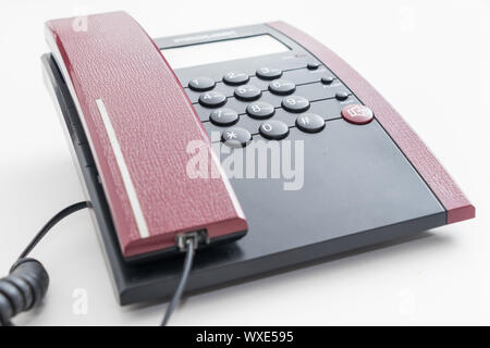 Téléphone bureau isolé sur fond blanc Banque D'Images