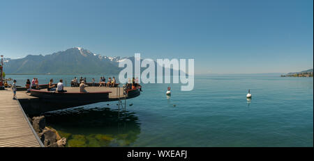 Montreux, VD / Suisse - 31 mai 2019 : les personnes bénéficiant de la vue et se détendre sur les rives du Lak Banque D'Images