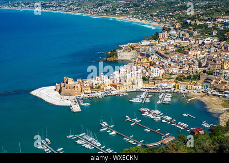 Vue panoramique de Castellammare del Golfo, en Sicile, Italie Banque D'Images