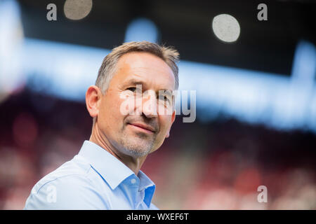 Cologne, Allemagne. 14Th Sep 2019. Soccer : Bundesliga, 1er FC Cologne - Borussia Mönchengladbach, 4e journée en stade RheinEnergieStadion. L'entraîneur de Cologne Achim Beierlorzer avant le jeu. Crédit : Rolf Vennenbernd/DPA - NOTE IMPORTANTE : en conformité avec les exigences de la DFL Deutsche Fußball Liga ou la DFB Deutscher Fußball-Bund, il est interdit d'utiliser ou avoir utilisé des photographies prises dans le stade et/ou la correspondance dans la séquence sous forme d'images et/ou vidéo-comme des séquences de photos./dpa/Alamy Live News Banque D'Images