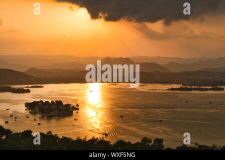 Vue aérienne de Jag Mandir, le lac Pichola, Udaipur, Rajasthan, Inde Banque D'Images