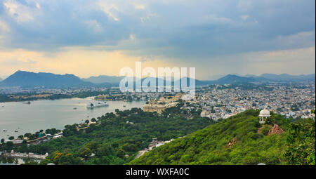 Vue aérienne de Jag Mandir, le lac Pichola, Udaipur, Rajasthan, Inde Banque D'Images