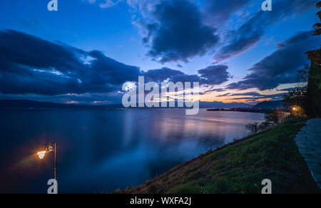 Coucher de soleil sur le lac d'Ohrid Banque D'Images