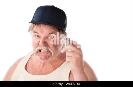 Grand homme en colère en tee shirt avec cigare et chapeau de base-ball Banque D'Images