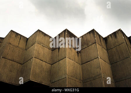 À l'architecture brutaliste Espacio escultórico - ornamentales (espace sculptural), ville universitaire (UNAM) à Mexico City, Mexique Banque D'Images
