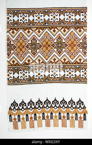 Bon brodé par cross-stitch pattern. ornement ethniques ukrainiennes Banque D'Images