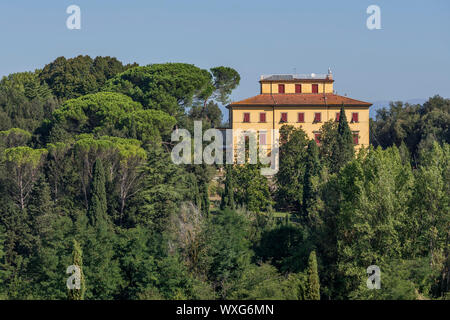 Belle maison Toscane entourée d'un parc dans la célèbre région du Chianti, Toscane, Italie Banque D'Images