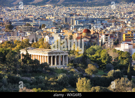 Vue du haut des temple d'Héphaïstos Theseion à Athènes, Grèce en été Banque D'Images