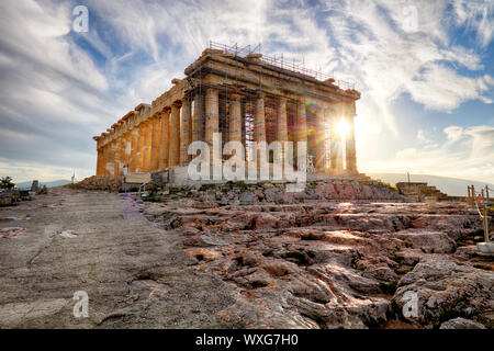 Athènes - Le Parthénon sur l'Acropole au lever du soleil en Grèce Banque D'Images