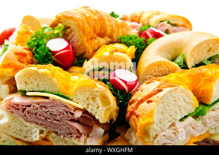 Plateau de sandwichs assortis avec viande et légumes Banque D'Images