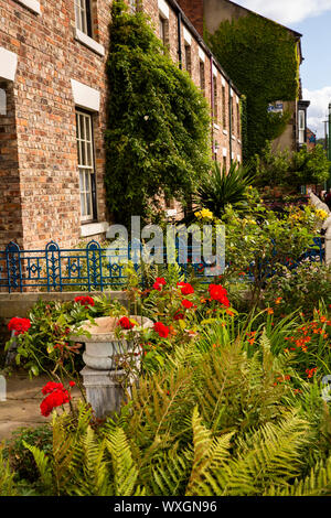 UK, County Durham, Beamish, musée, ville, rue Principale, Terrasse Ravensworth gardens avant Banque D'Images