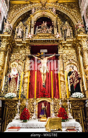 Santa María Magdalena est une église baroque de Séville, dans le sud de l'Espagne. Il a été construit en 1691-1709 sous la conception de l'architecte Leonardo de Figueroa, ci-dessus Banque D'Images