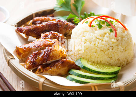 La Malaisie le riz au poulet grillé. Style asiatique riz poulet Hainan close-up. La cuisine asiatique. Banque D'Images