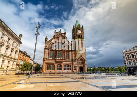 La Guildhall à Londonderry/Derry, Irlande du Nord Banque D'Images