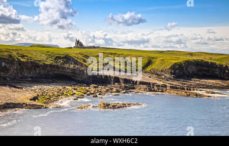 Château de Mullaghmore et les falaises du Comté de Sligo, Irlande Banque D'Images