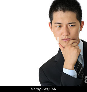 L'expression de la pensée du jeune homme sur fond blanc. Banque D'Images