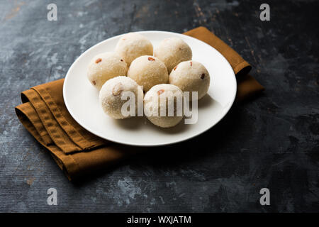 Rava Laddu ou semolina Laddoo ou Rawa Ladu, un plat sucré populaire de Maharashtra, Inde Banque D'Images