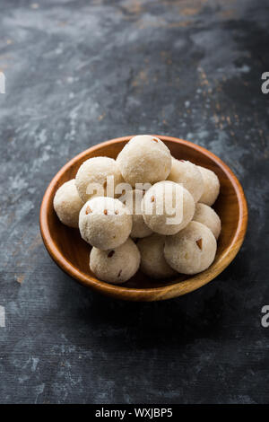 Rava Laddu ou semolina Laddoo ou Rawa Ladu, un plat sucré populaire de Maharashtra, Inde Banque D'Images