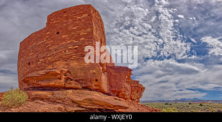 Box Canyon Habitation avec Lomaki Ruines Pueblo dans la distance, Wupatki National Monument, Arizona, États-Unis Banque D'Images