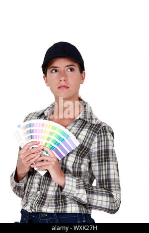 Femme painter holding graphiques en couleurs Banque D'Images