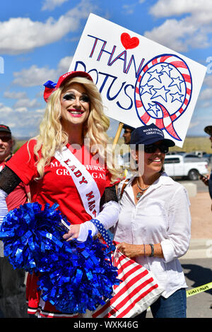 Rio Rancho, États-Unis. 16 Sep, 2019. Lady MAGA USA pose avec les partisans du Président en dehors de l'Atout Trump's re-election rassemblement à Rio Rancho, Nouveau Mexique Lundi, 16 Septembre, 2019. Photo de Justin Hamel/UPI UPI : Crédit/Alamy Live News Banque D'Images