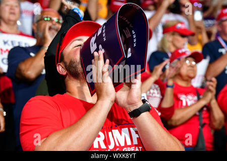 Rio Rancho, États-Unis. 16 Sep, 2019. Partisan de l'Atout à cheers Président Trump's re-election rassemblement à Rio Rancho, Nouveau Mexique Lundi, 16 Septembre, 2019. Photo de Justin Hamel/UPI UPI : Crédit/Alamy Live News Banque D'Images