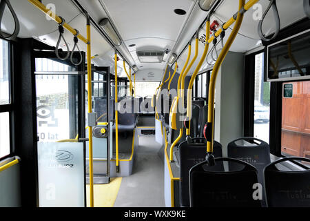 Lublin, Pologne 09/10/2019 intérieur de l'éco-bus public produit en Pologne, qui s'exécute sur l'électricité Banque D'Images