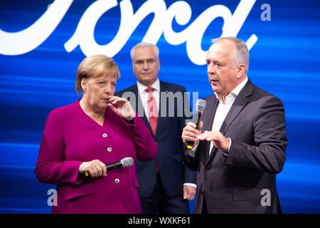 Frankfurt, Deutschland. Sep 12, 2019. Gunnar Herrmann, Directeur exécutif de Ford en Allemagne, la chancelière Angela Merkel, l'ouverture d'International Motor Show de Francfort, l'IAA 2019 sur 12.09.2019. Utilisation dans le monde entier | Credit : dpa/Alamy Live News Banque D'Images