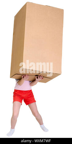 Girl Holding boîte en carton brun très lourd sur le livre blanc Banque D'Images