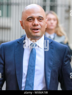 Westminster, London, UK. Sep 17, 2019. Chancelier de l'Échiquier Sajid Javid. Les ministres du gouvernement la sortie No 10 à la suite de la réunion du Cabinet à Downing Street Crédit : Imageplotter/Alamy Live News Banque D'Images