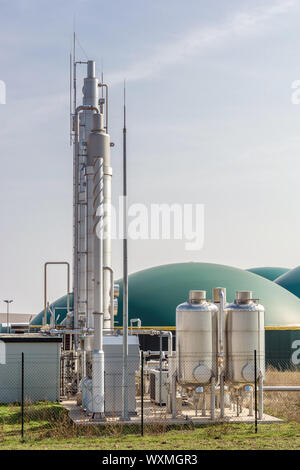 La plante du biogaz moderne pour la production d'électricité, de chaleur et de méthane Banque D'Images