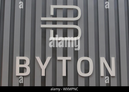 Francfort, Allemagne. Sep 12, 2019. Le logo de la voiture chinoise fabricant Byton au 2019 Internationale Automobil-Ausstellung (AAI). (Photo de Michael Debets/Pacific Press) Credit : Pacific Press Agency/Alamy Live News Banque D'Images