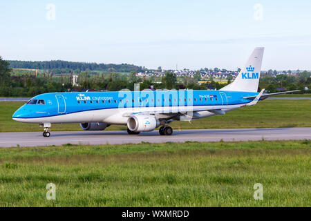Gdansk, Pologne - 29 mai 2019 : Embraer 190 KLM cityhopper avion à l'aéroport de Gdansk (GDN) en Pologne. Banque D'Images