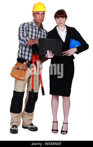 À l'architecte et le constructeur à un ordinateur portable Banque D'Images