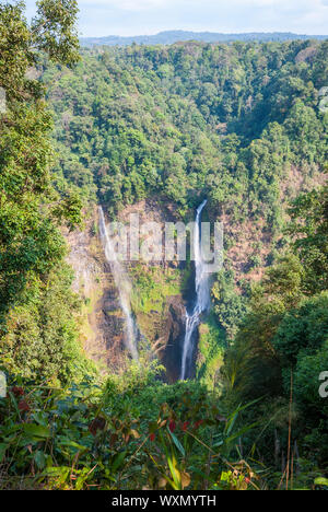 Superbe cascade de Tad Fane, ci-dessus, le Laos Paksong