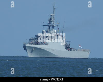 Sheerness, Kent, UK. 17 Septembre, 2019. Le HMS Medway entrant dans la rivière Medway à Sheerness Kent, à l'heure du déjeuner. Elle est dirigée à Chatham et exceptionnellement sera officiellement mis en service à l'endroit qu'elle est nommée d'après pendant son séjour. Le HMS Medway est un 90 mètres et des patrouilles seront impliqués dans la lutte contre le terrorisme et la lutte contre la contrebande de la paix pour aider à maintenir la sécurité de la Grande-Bretagne. Credit : James Bell/Alamy Live News Banque D'Images