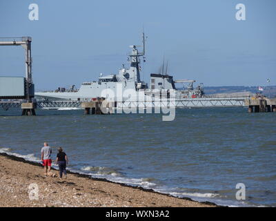 Sheerness, Kent, UK. 17 Septembre, 2019. Le HMS Medway entrant dans la rivière Medway à Sheerness Kent, à l'heure du déjeuner. Elle est dirigée à Chatham sera exceptionnellement commisioned officiellement à l'endroit qu'elle est nommée d'après pendant son séjour. Le HMS Medway est un 90 mètres et des patrouilles seront impliqués dans la lutte contre le terrorisme et la lutte contre la contrebande de la paix pour aider à maintenir la sécurité de la Grande-Bretagne. Credit : James Bell/Alamy Live News Banque D'Images