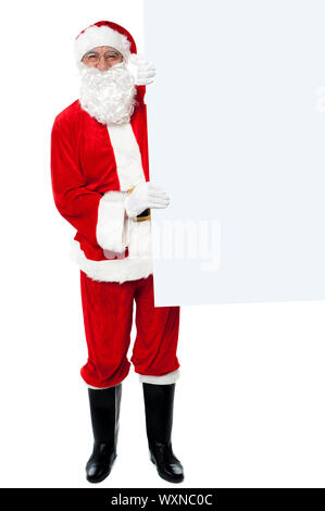 Santa Claus holding tableau blanc Banque D'Images