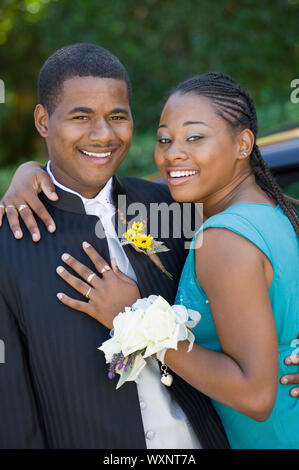 Habillé de couple ensemble Prom Banque D'Images