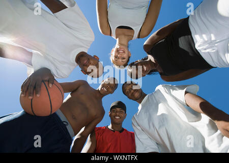 Les joueurs de basket-ball Banque D'Images