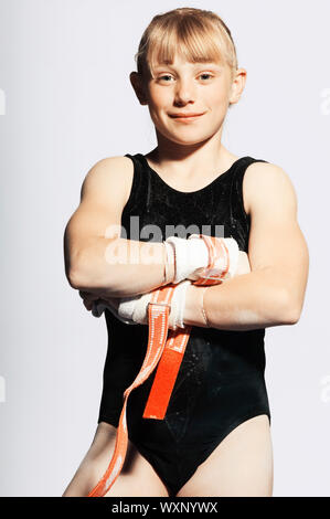 Jeune gymnaste portant des protections Palm Banque D'Images