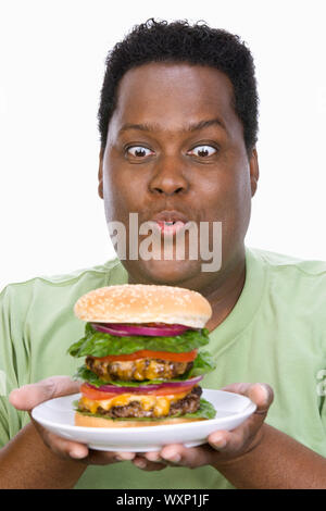 Man Holding Hamburger Banque D'Images