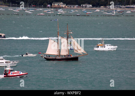 AUCKLAND-25 Octobre : grand navire naviguant dans d'Australie qui arrivent au port de Waitemata à Auckland, en Nouvelle-Zélande, le vendredi 25 octobre 2013. Banque D'Images