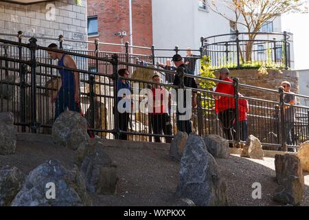 Cork, Irlande, le 17 septembre, 2019. Les jeunes délinquants de Blackpool, la ville de Cork. Les jeunes délinquants étaient de retour de l'équipage prend aujourd'hui à Blackpool. L'équipage de filmer sous l'autopont de Blackpool avec Shane Casey (Billy Murphy), Alex Murphy (Conor MacSweeney) et Chris Walley (Jock Murphy). Credit : Damian Coleman Banque D'Images