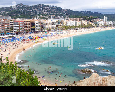 LLORET DE MAR, ESPAGNE-15 août 2019 : Lloret de Mar, plage principale, vue aérienne, Costa Brava, Catalogne Banque D'Images