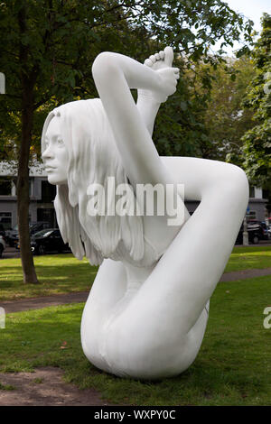 Une sculpture de Marc Quinn intitulé 'Myth (Sphinx), une partie de la Biennale de Sculpture Amsterdam Artzuid Banque D'Images
