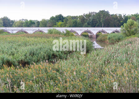 Le fameux tamis à neuf ou neuf-pont en arc dans la ville de Hongrie, d'Hortobagy. Banque D'Images