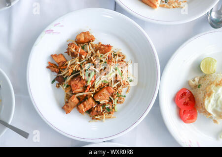 Sauté de fèves germées avec scallion et le radis, la nourriture thaïe Banque D'Images