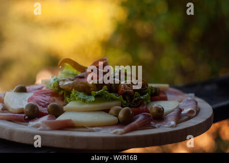 Gastronomique délicieuse assiette avec jambon et fromage Banque D'Images